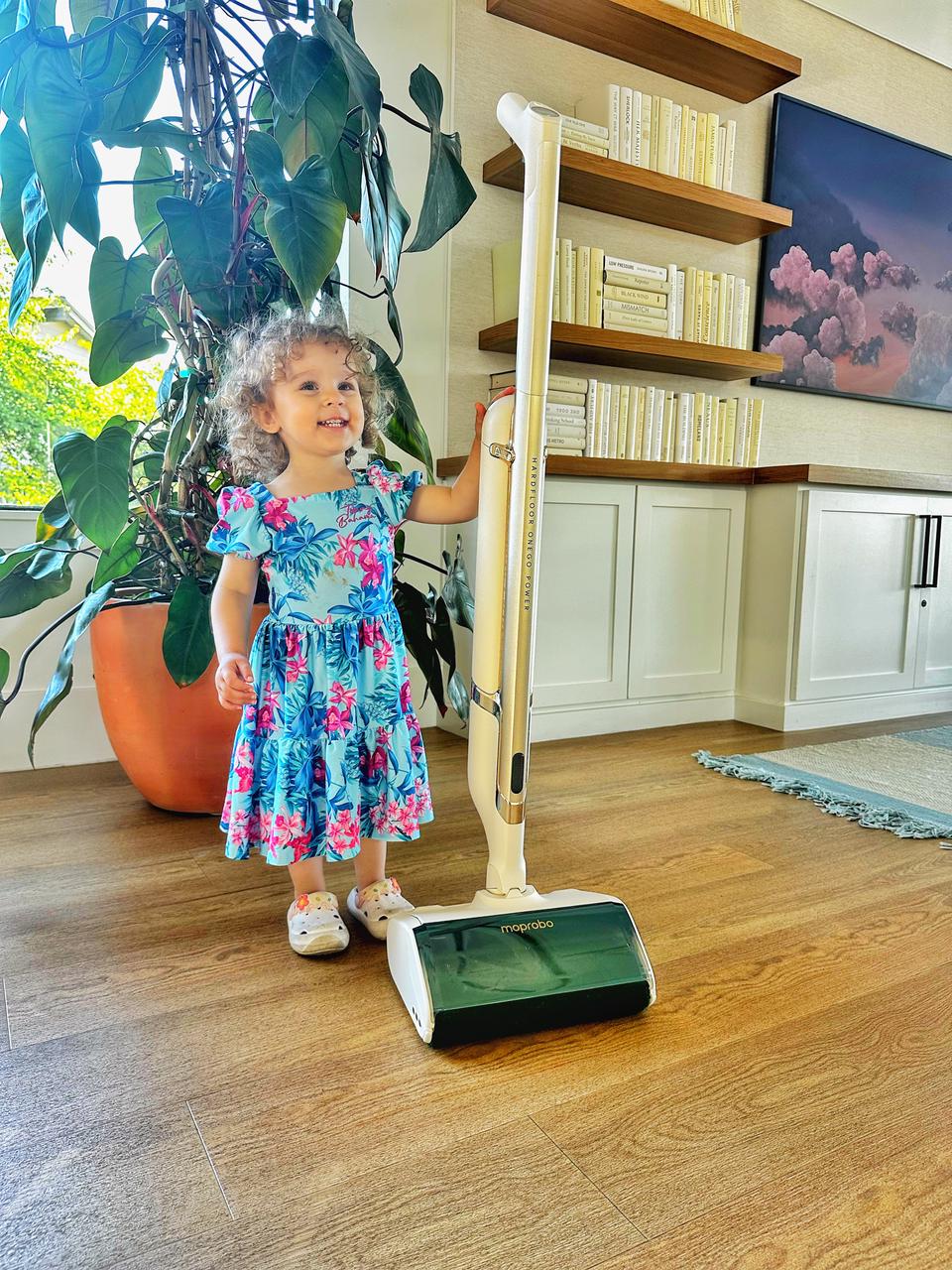 Your Magic Quiet Pickup Mop | Low-Maintenance 3-in-1 Floor Cleaning Device | Cordless moprobo Gold